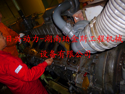 三菱R16柴油發(fā)動機缸套、活塞、連桿的解體、檢修